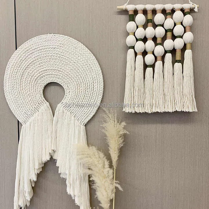 تخفيضات كبيرة على الشانق الحائطية المنسوجة . Big Discounts on Handwoven Macrame Foyer Wall